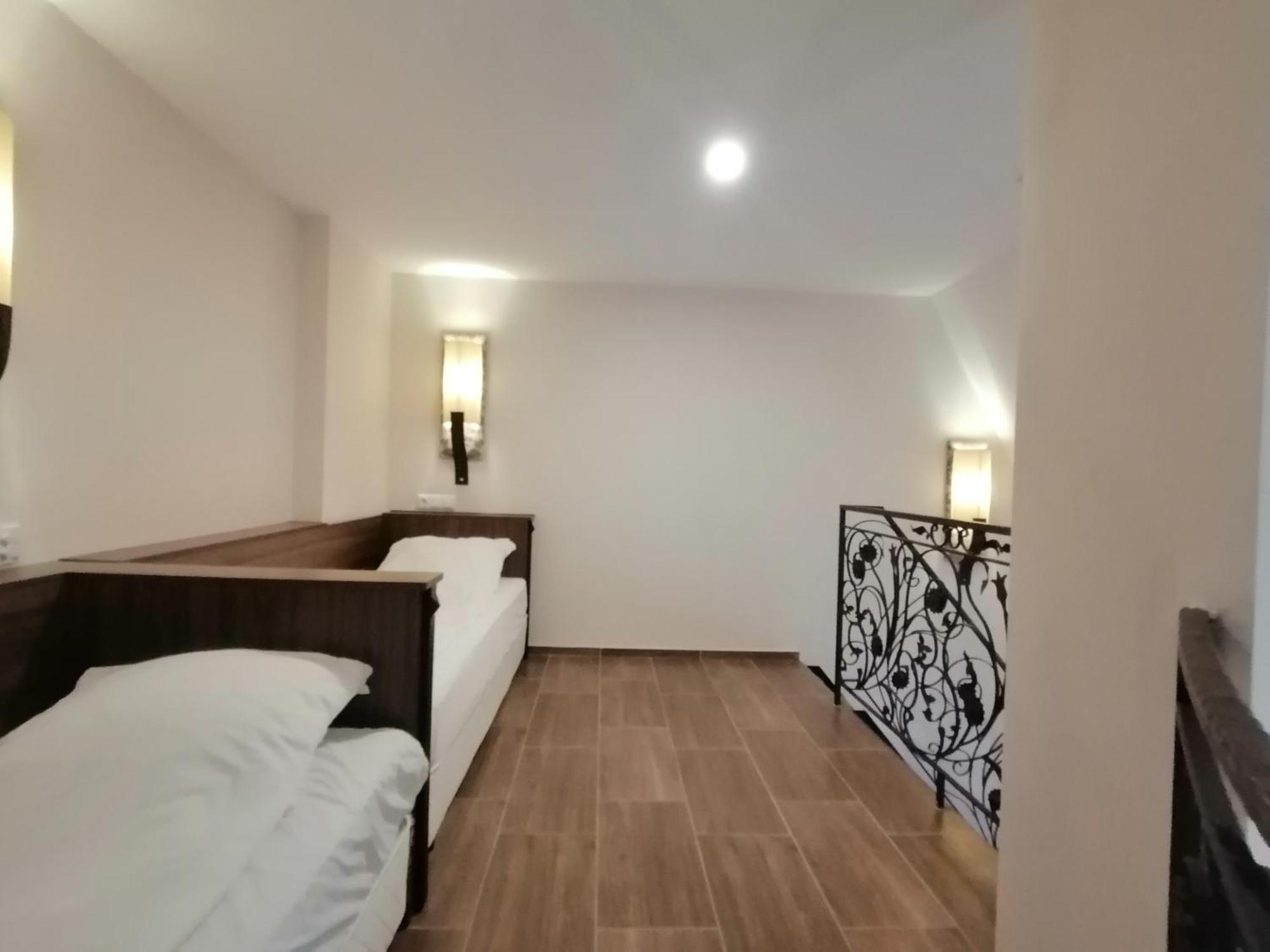 אובזור Hotel Aristokrat מראה חיצוני תמונה