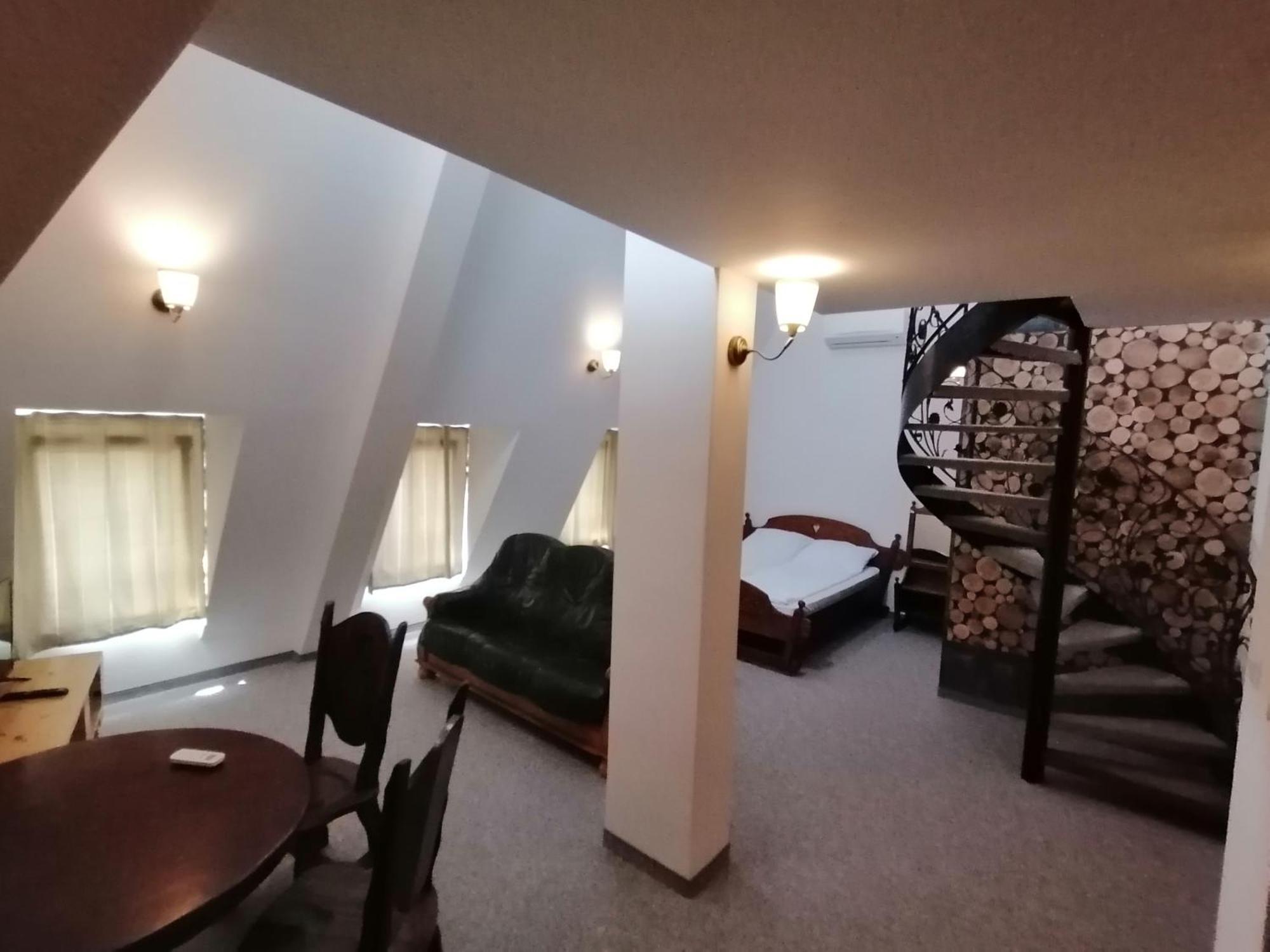 אובזור Hotel Aristokrat מראה חיצוני תמונה