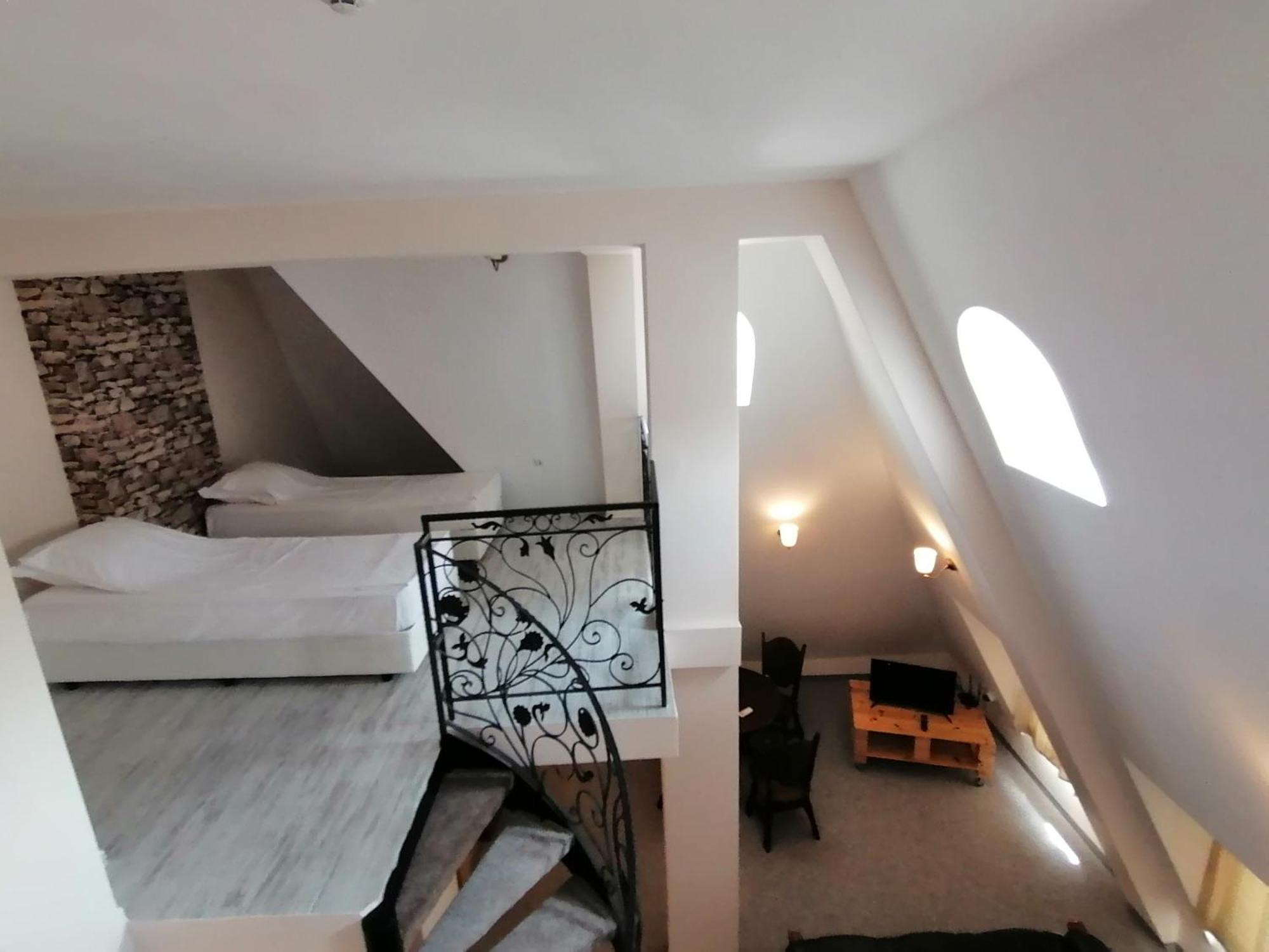 אובזור Hotel Aristokrat מראה חיצוני תמונה