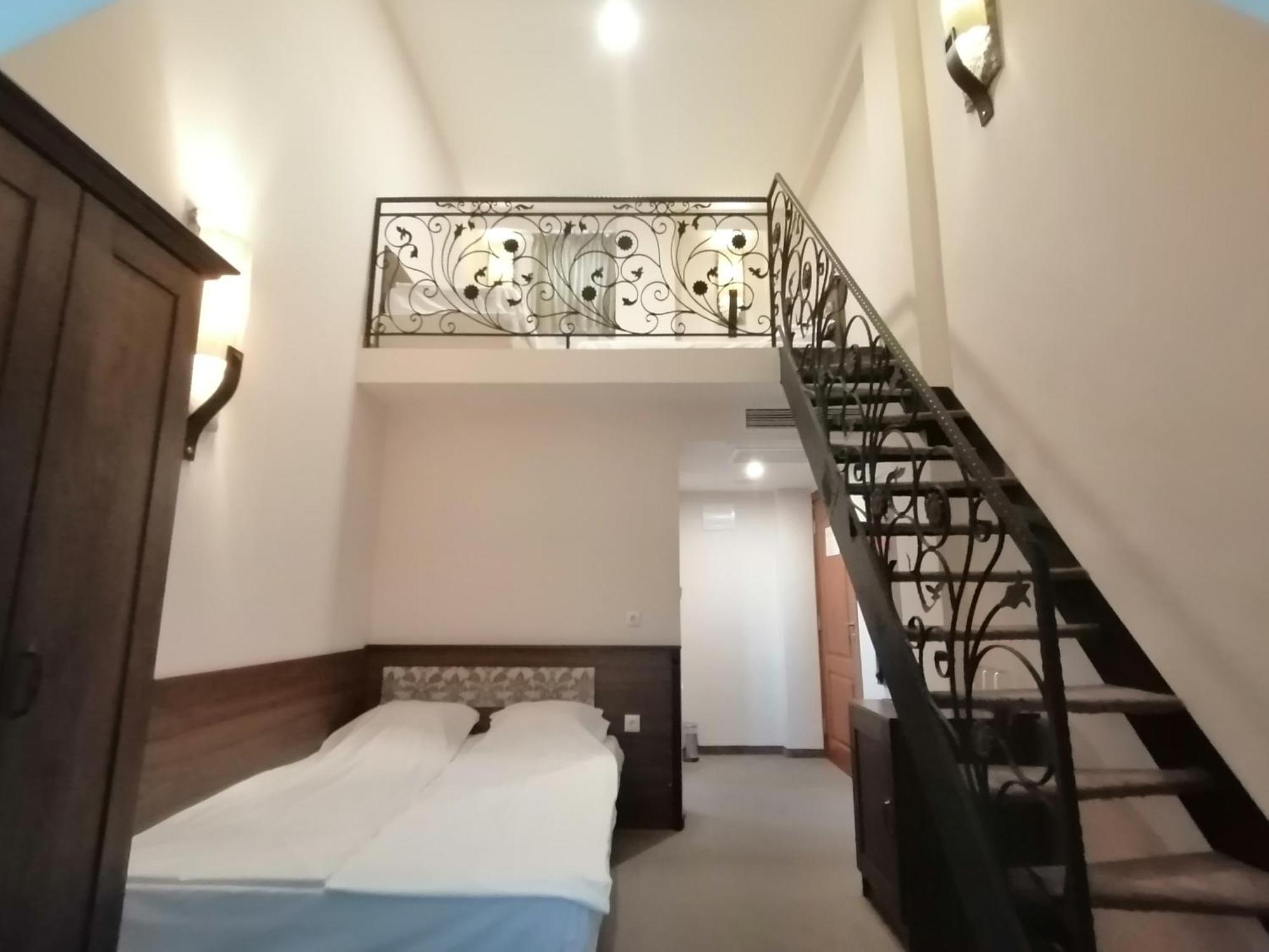 אובזור Hotel Aristokrat מראה חיצוני תמונה