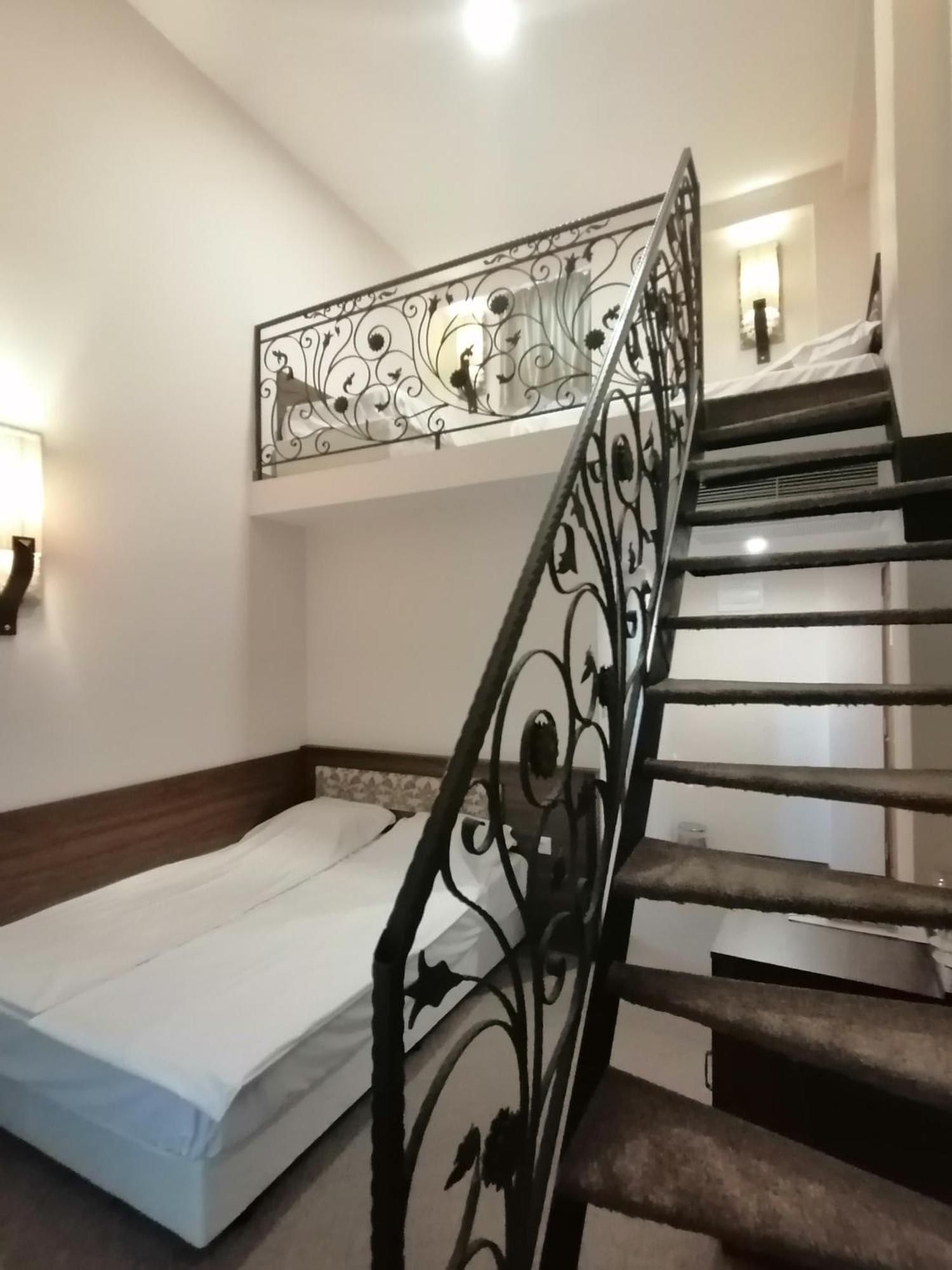 אובזור Hotel Aristokrat מראה חיצוני תמונה