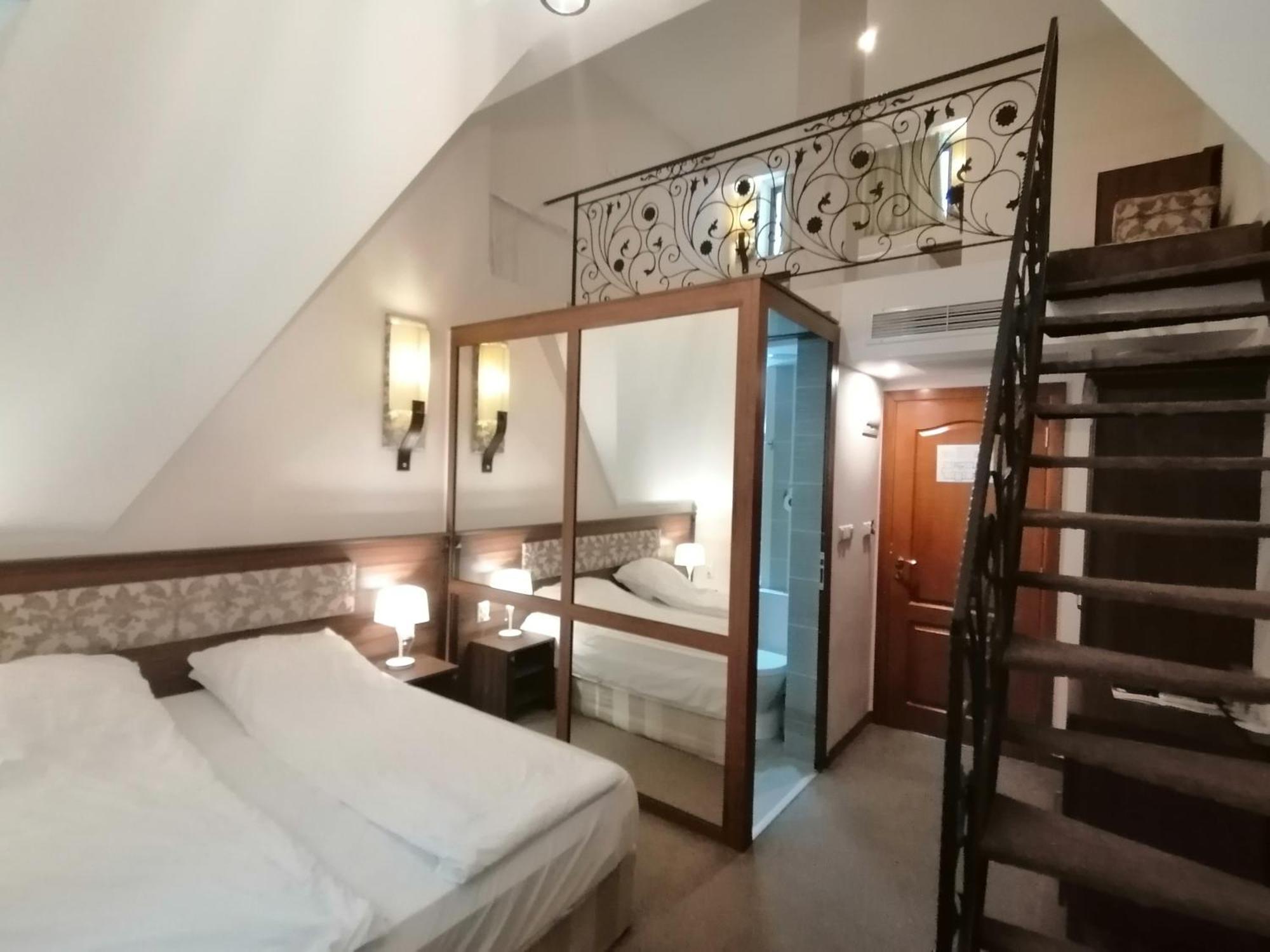 אובזור Hotel Aristokrat מראה חיצוני תמונה