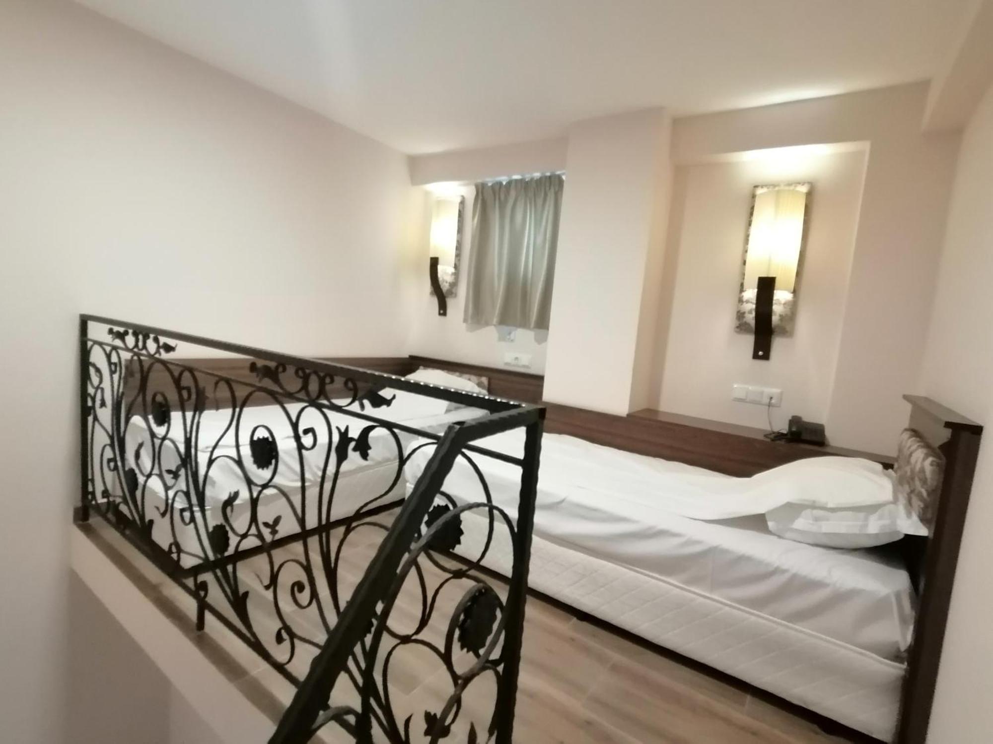 אובזור Hotel Aristokrat מראה חיצוני תמונה