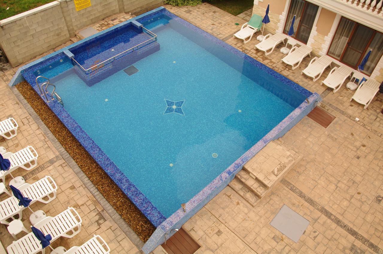 אובזור Hotel Aristokrat מראה חיצוני תמונה