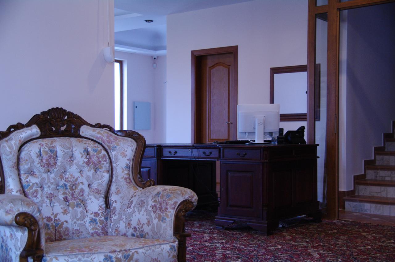 אובזור Hotel Aristokrat מראה חיצוני תמונה