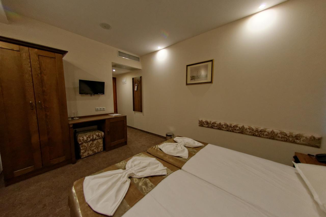 אובזור Hotel Aristokrat מראה חיצוני תמונה