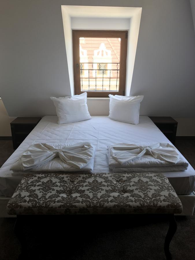 אובזור Hotel Aristokrat מראה חיצוני תמונה